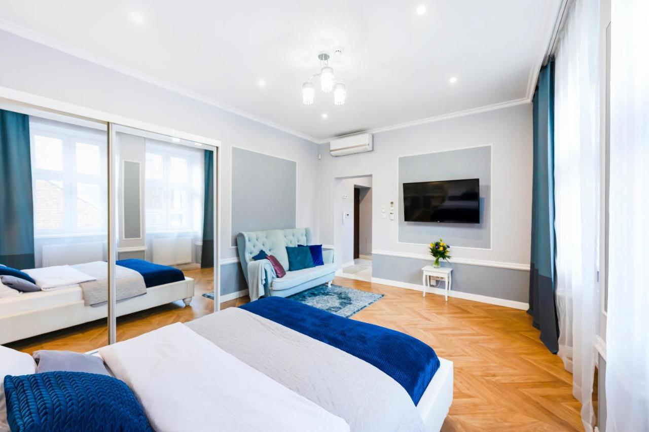 Apartahotel Main Square 3*